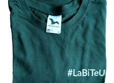 T-krekls ar uzrakstu #LaBiTeU