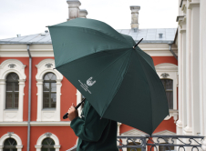 Lietussargs ar LBTU logo