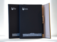 Blociņš ar pildspalvu