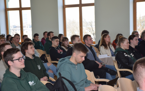 EKonomikas ministres Ilzes Indriksones vizīte Meža fakultātē 