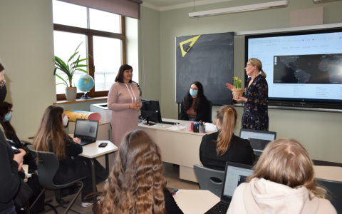 Zemgales reģiona labāko pētniecisko darbu autoru sveikšana