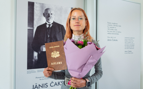 Sveikta Jāņa Čakstes stipendijas ieguvēja Ance Straujā