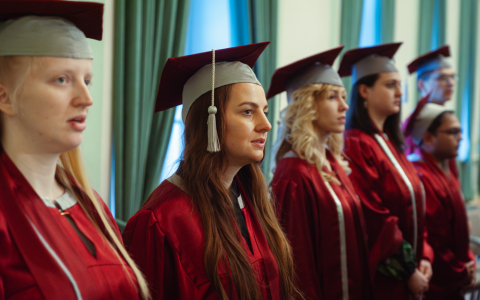 Ekonomikas un sabiedrības attīstības fakultātes absolventu ziemas izlaidums 2024