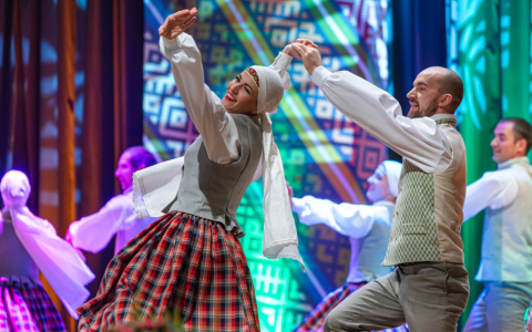 Vidējās paaudzes deju kolektīvs "Kalve"