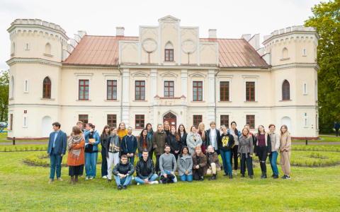 Valdekas pils vides objekti