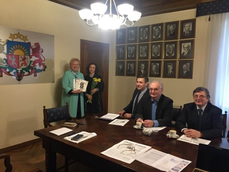 Tikšanās, profesori, izglītība