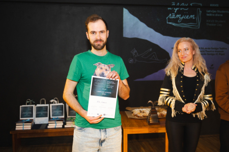 Sveicam! LBTU Studentu teātra aktieris godināts Latvijas Studentu teātra dienā