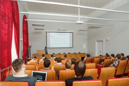 Apmeklē darba drošības ievadapmācības 