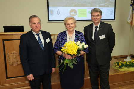 LBTU profesore, akadēmiķe Baiba Rivža saņem Baltijas zinātņu akadēmiju medaļu
