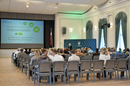 Interesenti tiekas ikgadējā konferencē "Līdzsvarota lauksaimniecība"