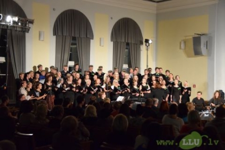 Ar skaistu koncertu un rekordātriem skrējieniem LLU studenti ieskandina novembra svētkus