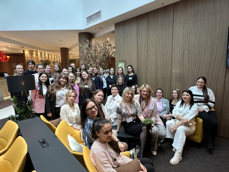 Sievietes no Latvijas un Igaunijas prezentē savas biznesa idejas projekta noslēguma konferencē