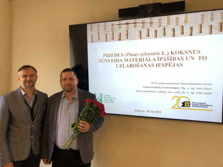 Aizstāvēts promocijas darbs par priedes koksnes šūnveida materiāla īpašībām un to uzlabošanas iespējām