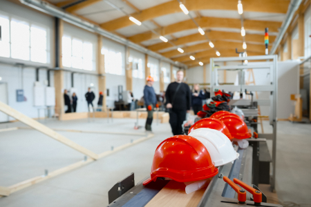 Skolēni un tehnikumu audzēkņi aicināti piedalīties Jauno būvnieku skolā