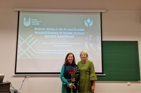 Promocijas darbā pēta rudzu iesala un plaucējuma raugu fermentācijas ietekme uz rudzu maizes ražošanu