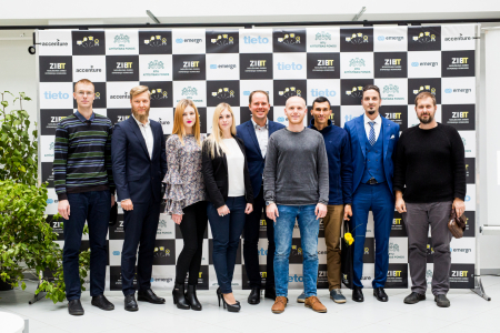 Informācijas tehnoloģiju fakultātes studenti un mācībspēki