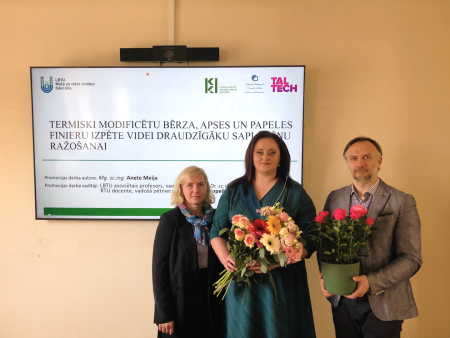 Aizstāvēts promocijas darbs par termiski modificētu bērza, apses un papeles finieru izpēti videi draudzīgāku saplākšņu ražošanai