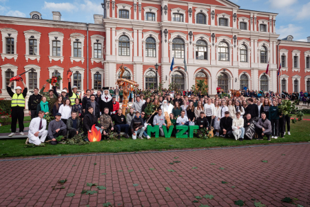 Azemitologa svētkos uzvaras laurus plūc Meža un vides zinātņu fakultātes pirmā kursa studējošie