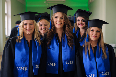 Vasaras izlaidumu sēriju noslēdz Veterinārmedicīnas fakultātes absolventi