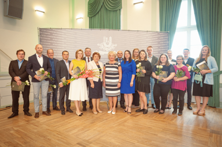 Akadēmiskajā sēdē sveic 28 jaunos mācībspēkus