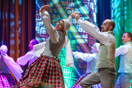 Vidējās paaudzes deju kolektīvs "Kalve"