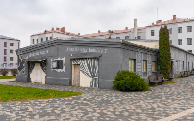 Latviešu teātris Itālijā "Momento" viesojas Jelgavā ar izrādi "Latviešu sieviete Itālijā (tikai) iepazīstina ar sevi. 2. daļa. Mātes"